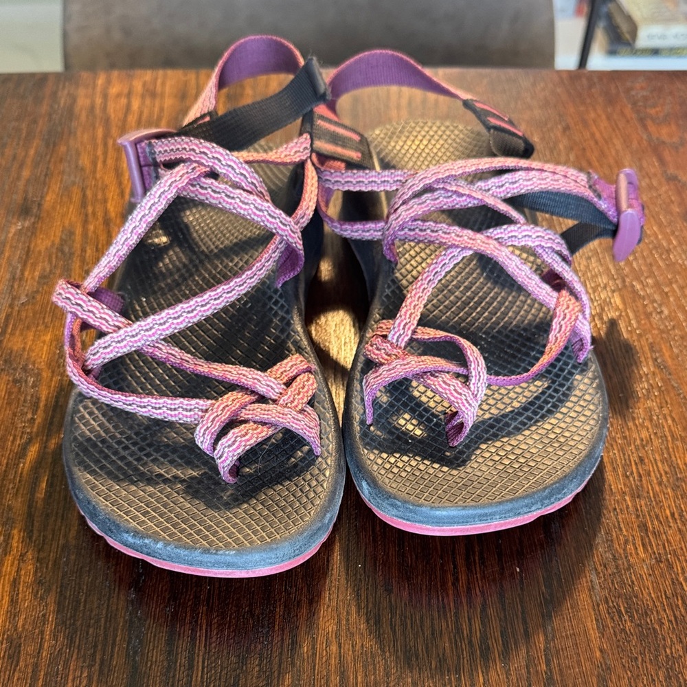 Chaco Size 8.5 Purple Strappy Outdoor Sandals